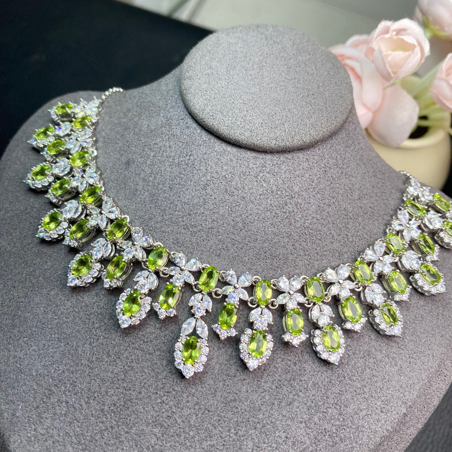 S925 Silver Inlaid Electroplated White Gold Main Stone Size 4*6mm Natural Peridot Necklace