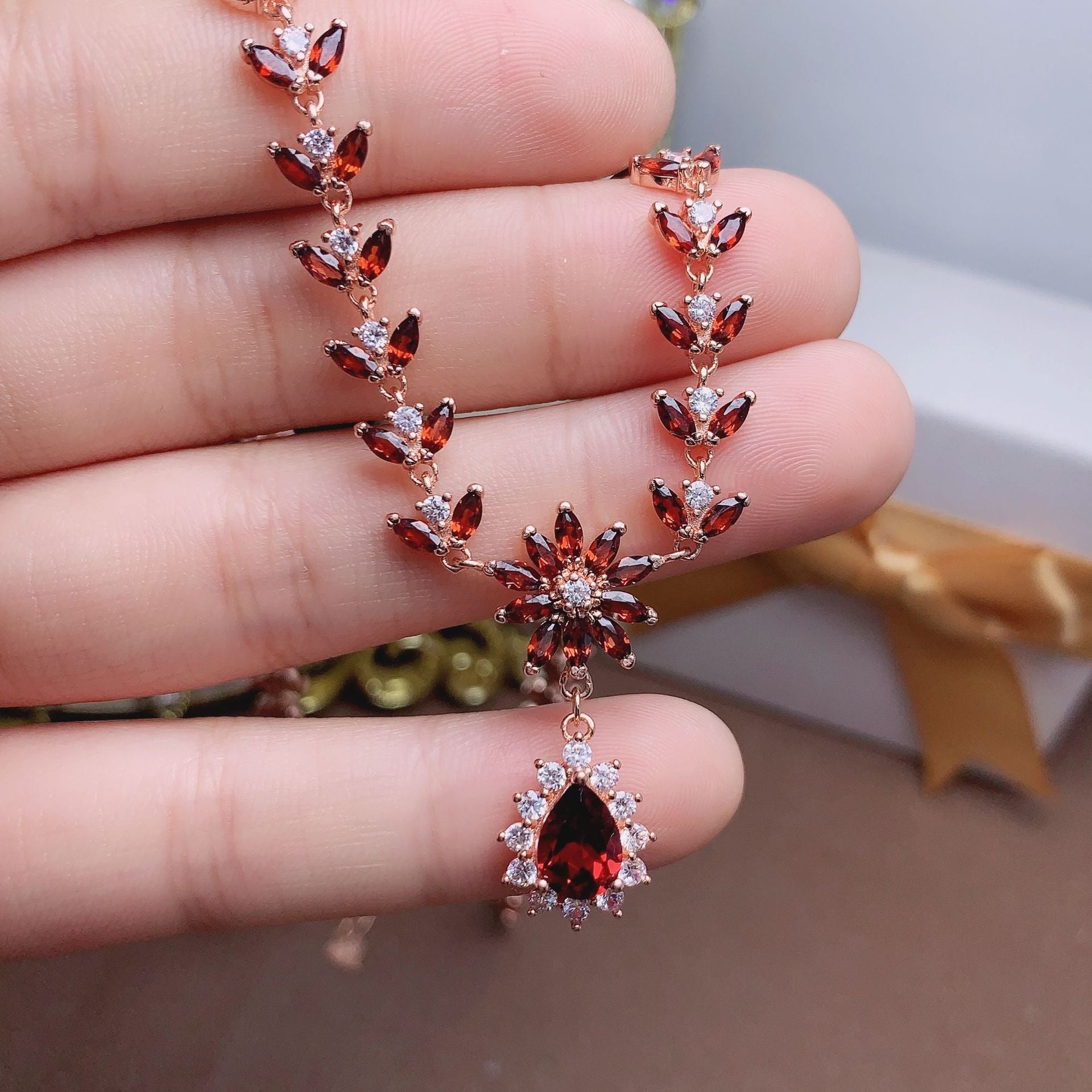 925 Silver Inlaid Natural Mozambique Garnet Pendant Engagement Valentine's Day Gift Palace Style Collarbone Chain