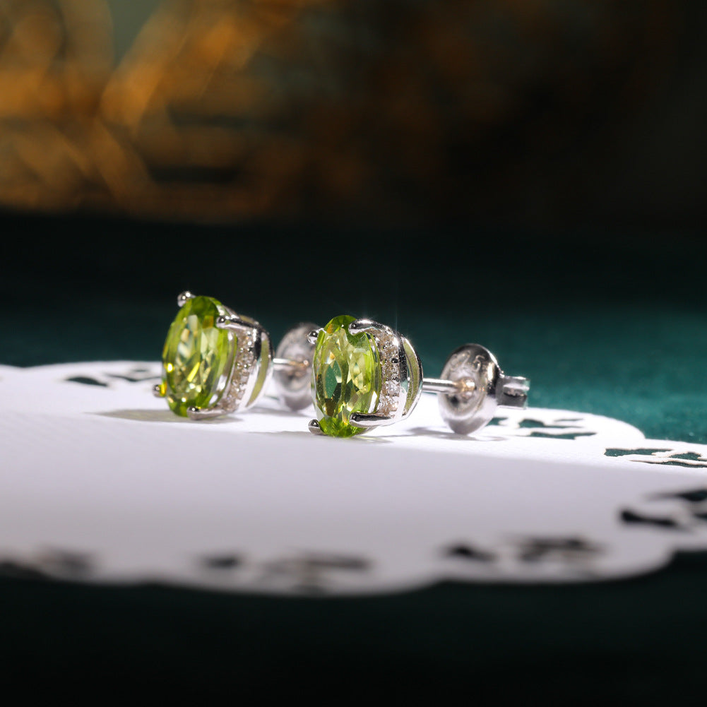 Boucles d'oreilles en argent 925 et péridot incrusté, design italien raffiné. 