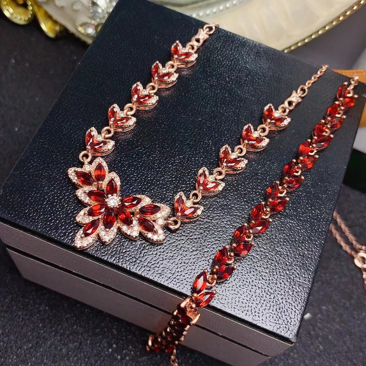 Caibao Jewelry 925 Silver Inlaid Natural Garnet Bracelet Necklace