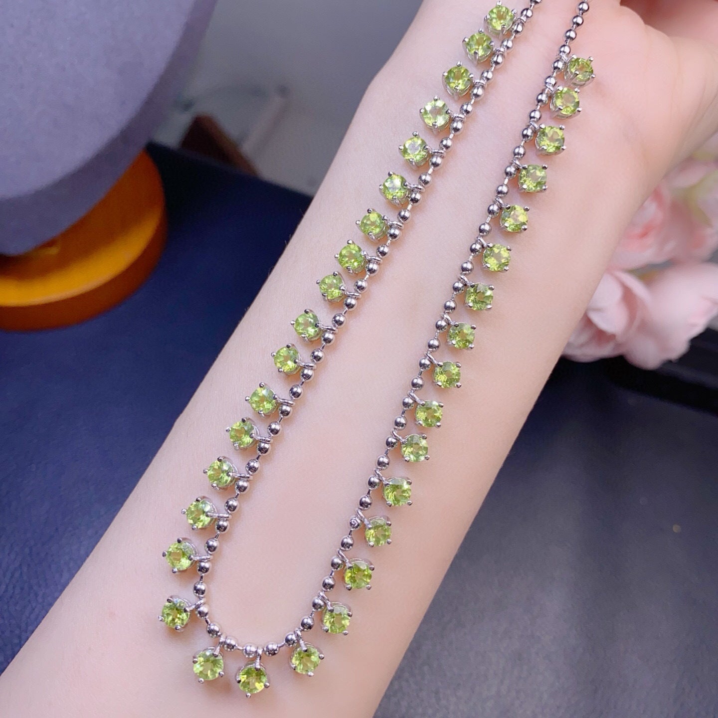 925 Silver Plated Platinum Main Stone Size 4*4mm Natural Olivine Necklace