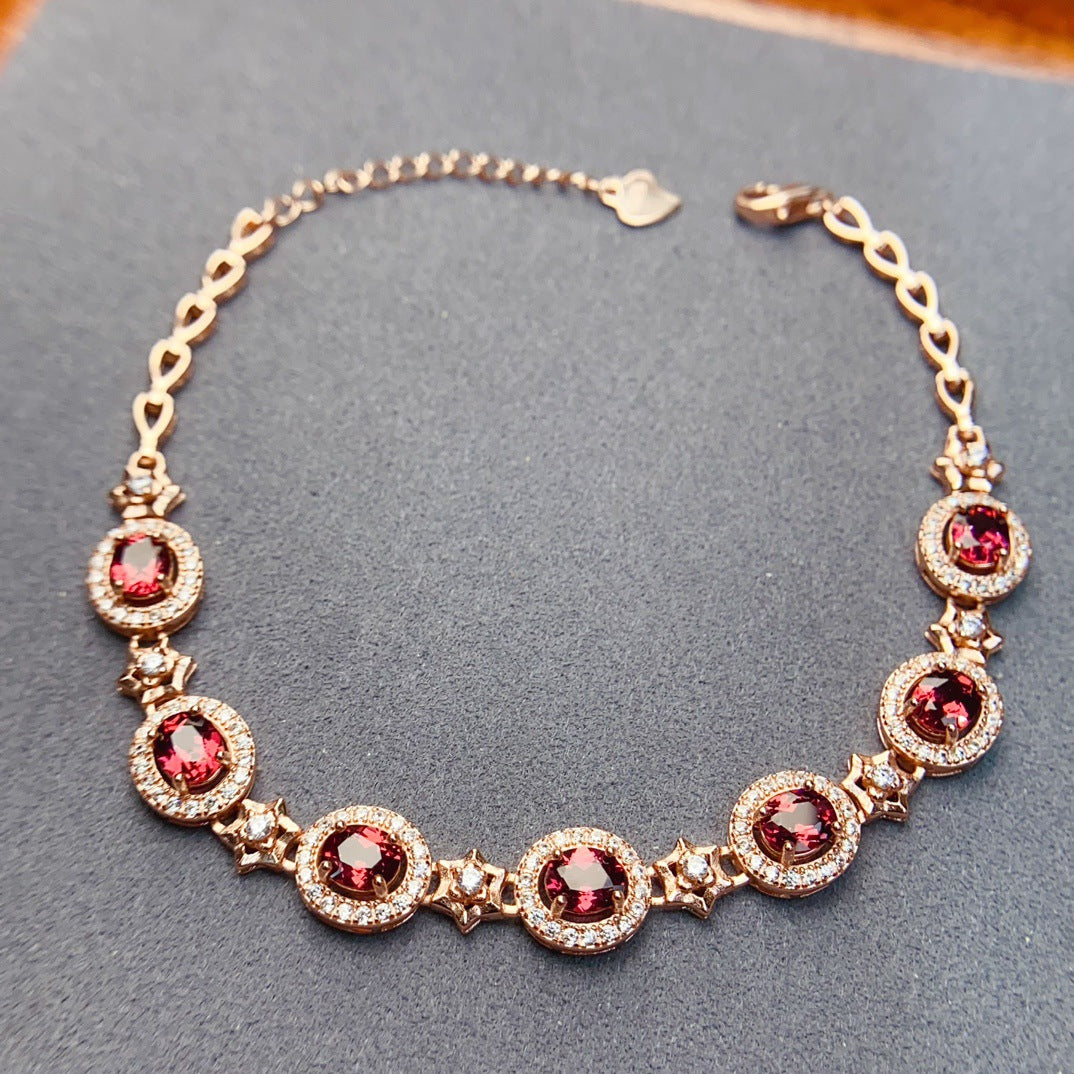 Bracelet en argent S925 orné d'une étoile en grenat naturel et d'une pierre principale de 4*5 cm. 