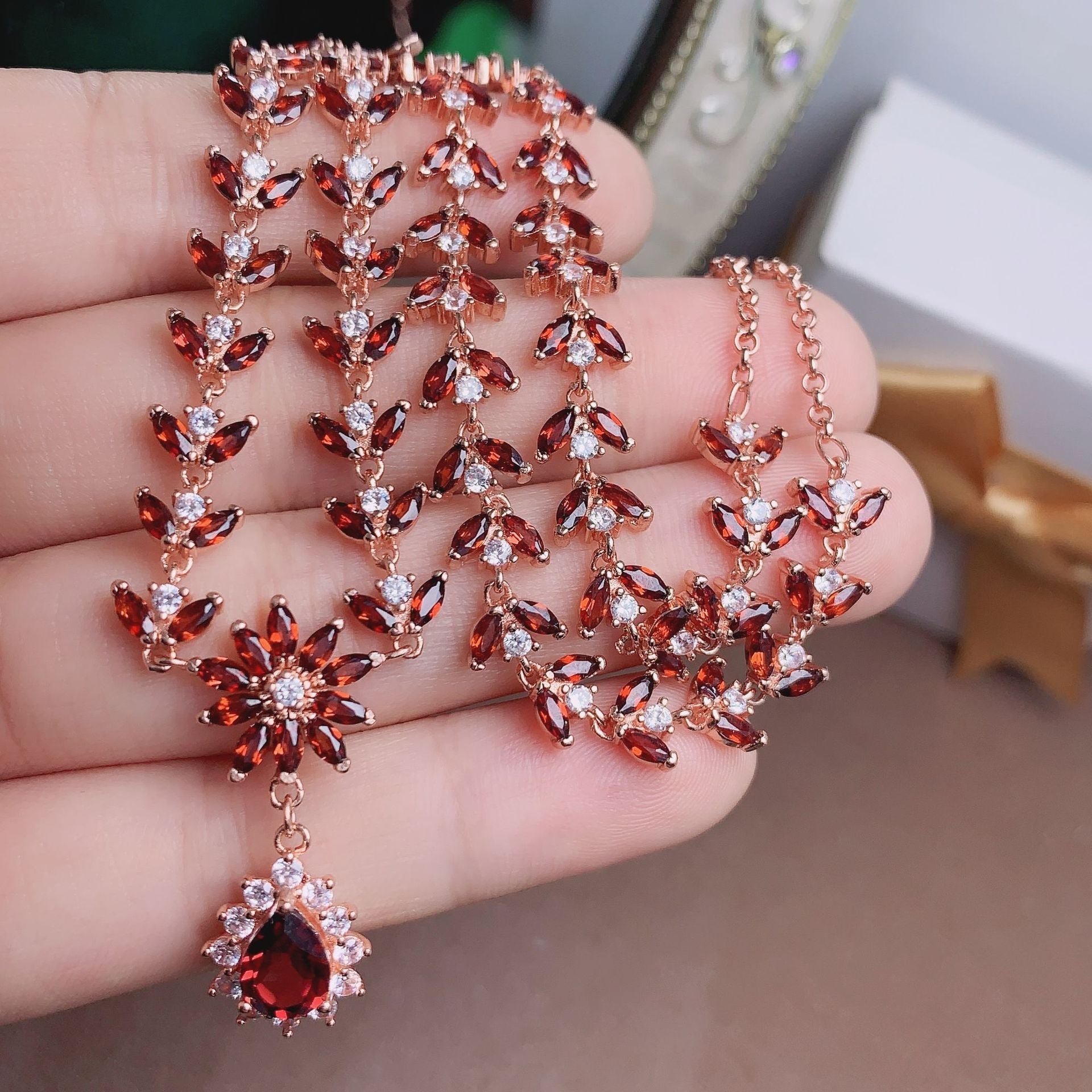 925 Silver Inlaid Natural Mozambique Garnet Pendant Engagement Valentine's Day Gift Palace Style Collarbone Chain