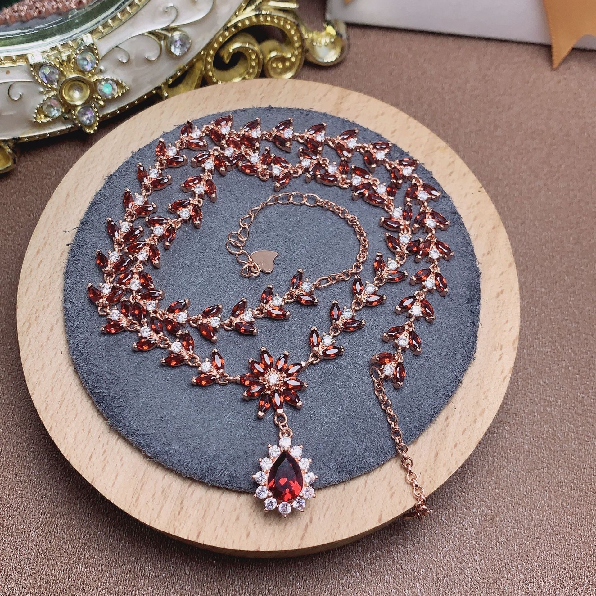 925 Silver Inlaid Natural Mozambique Garnet Pendant Engagement Valentine's Day Gift Palace Style Collarbone Chain