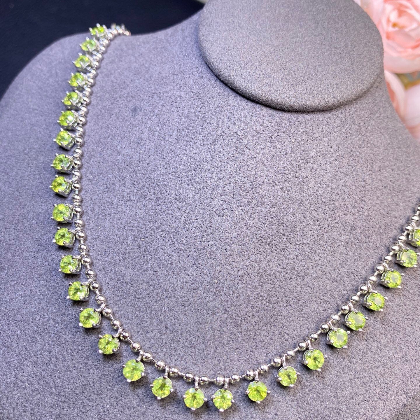 925 Silver Plated Platinum Main Stone Size 4*4mm Natural Olivine Necklace