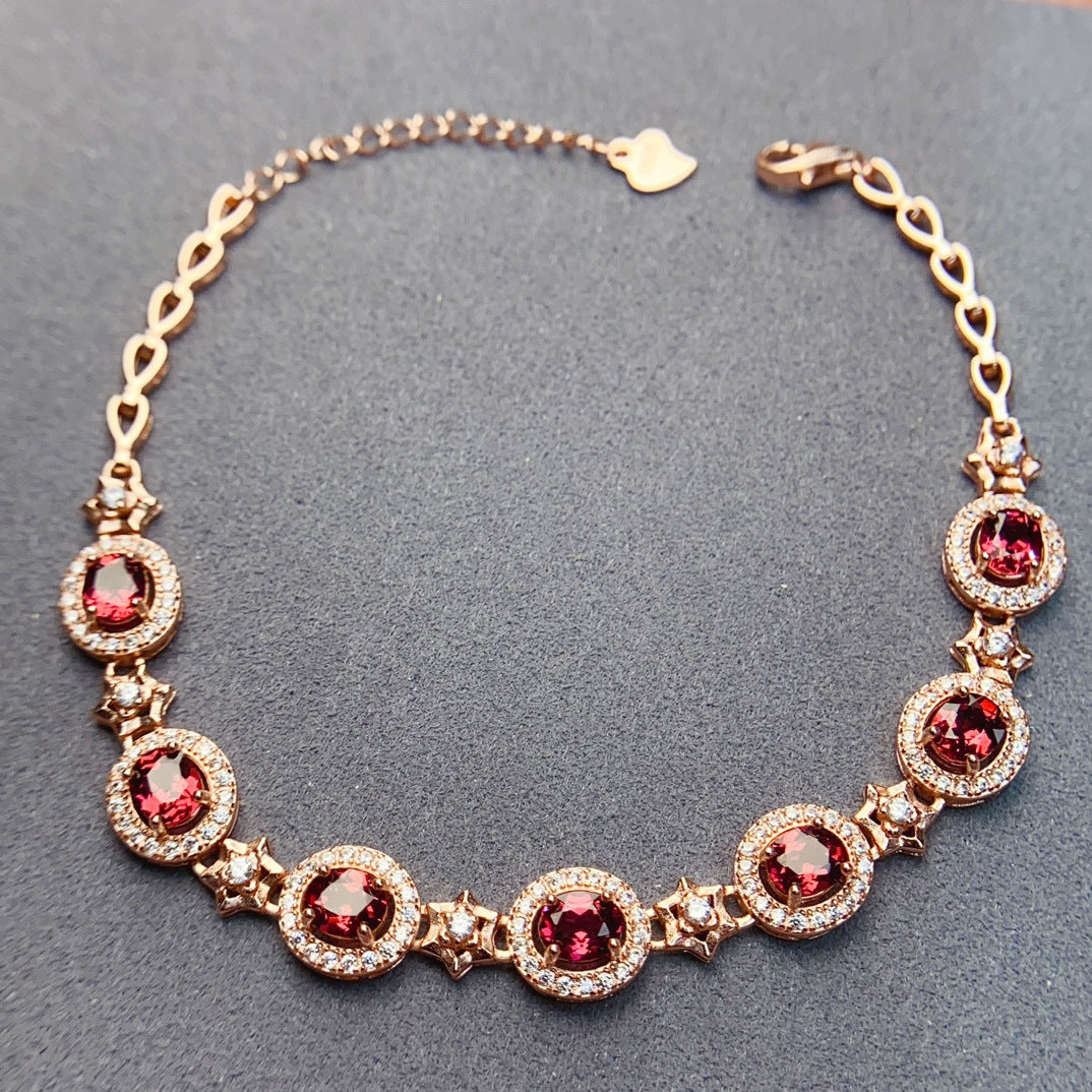 Bracelet en argent S925 orné d'une étoile en grenat naturel et d'une pierre principale de 4*5 cm. 