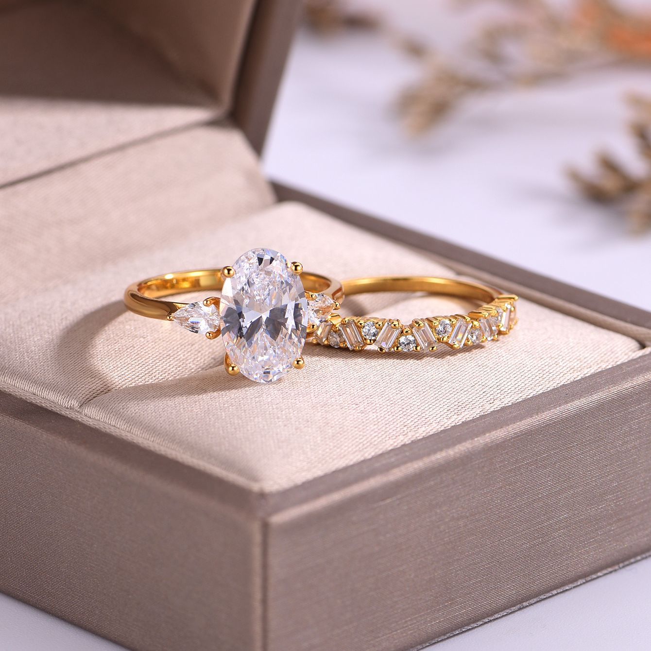 Ensemble de deux bagues en argent S925 et moissanite en forme d'œuf, design classique et élégant. Vente en gros. 