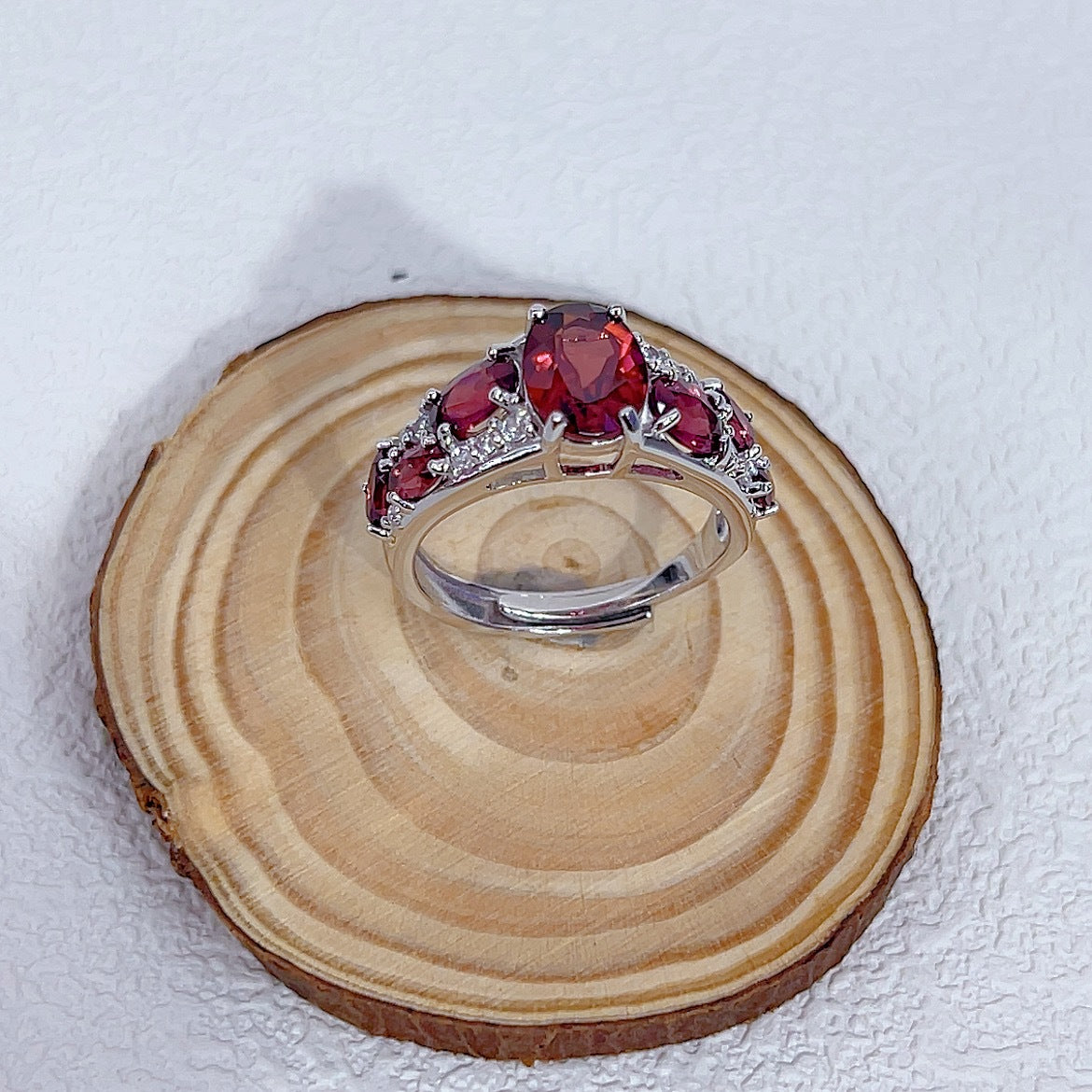 S925 Silver Platinum Plated Inlaid Magnesium Aluminum Garnet Main Stone 7*9mm Ring