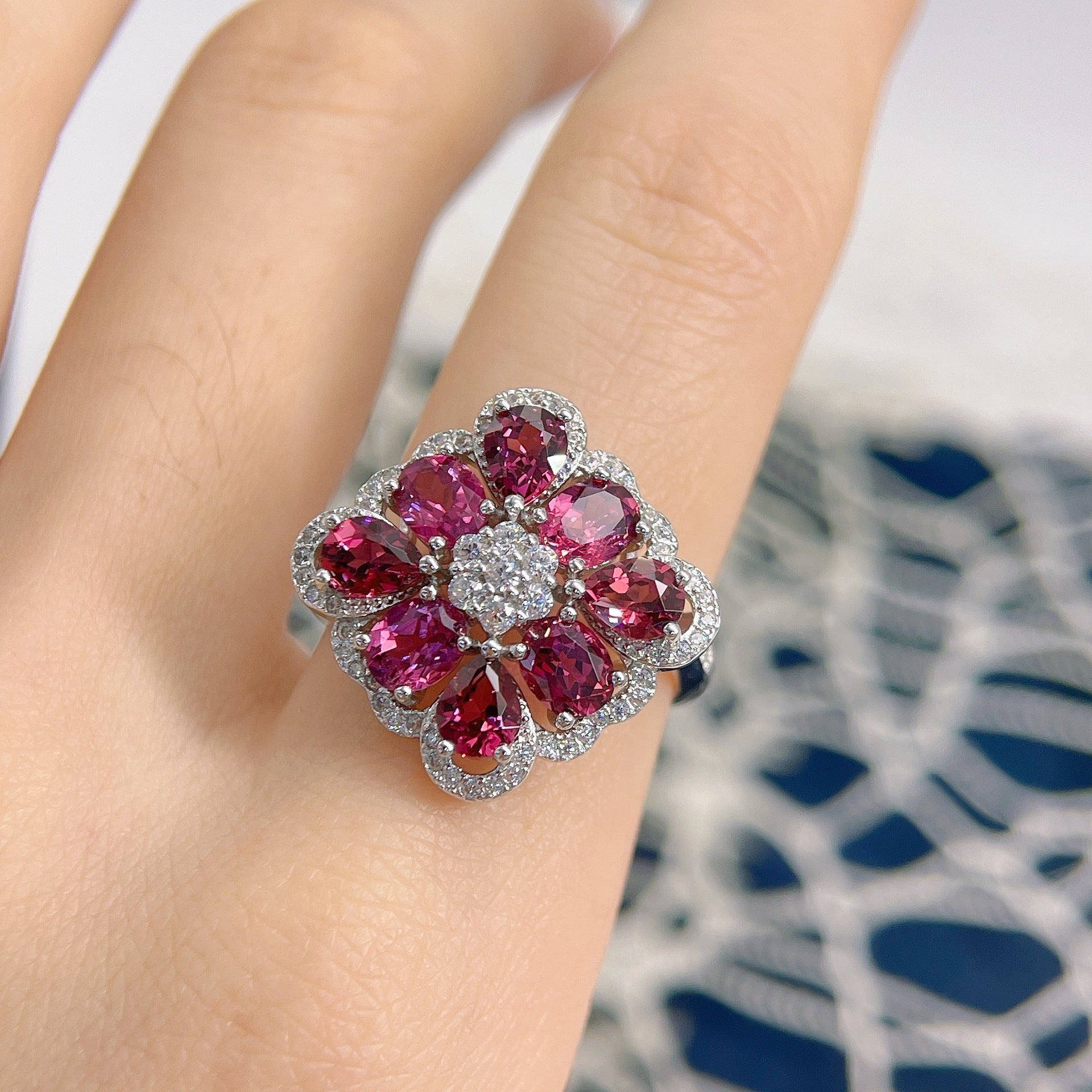 S925 Silver Platinum Plated Inlaid Natural Magnesia Garnet Ring