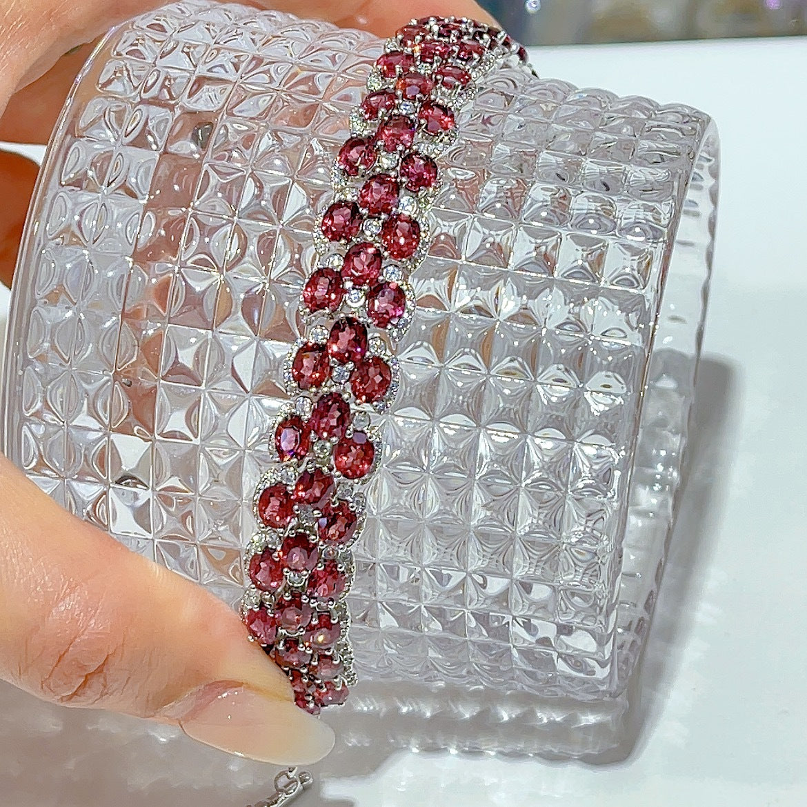 S925 Silver Plated Inlaid Magnesium Aluminum 4*5mm*52 Garnet Bracelet