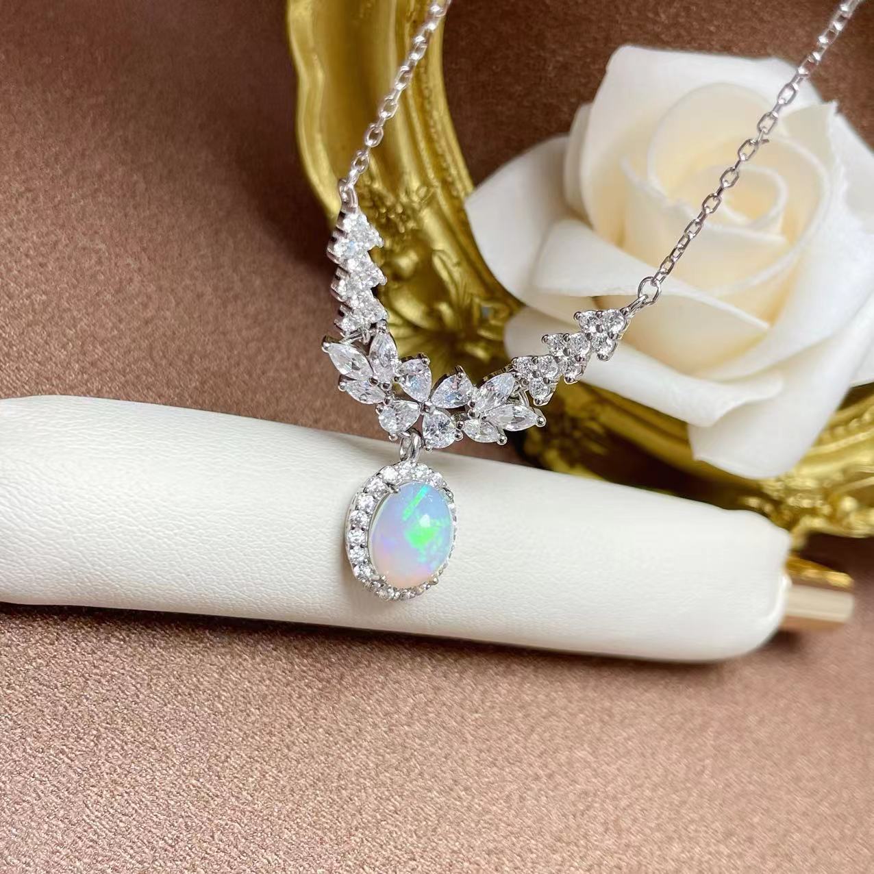 925 Silver Inlaid Natural Opal Women's Necklace Simple Versatile Diamond Clavicle Chain