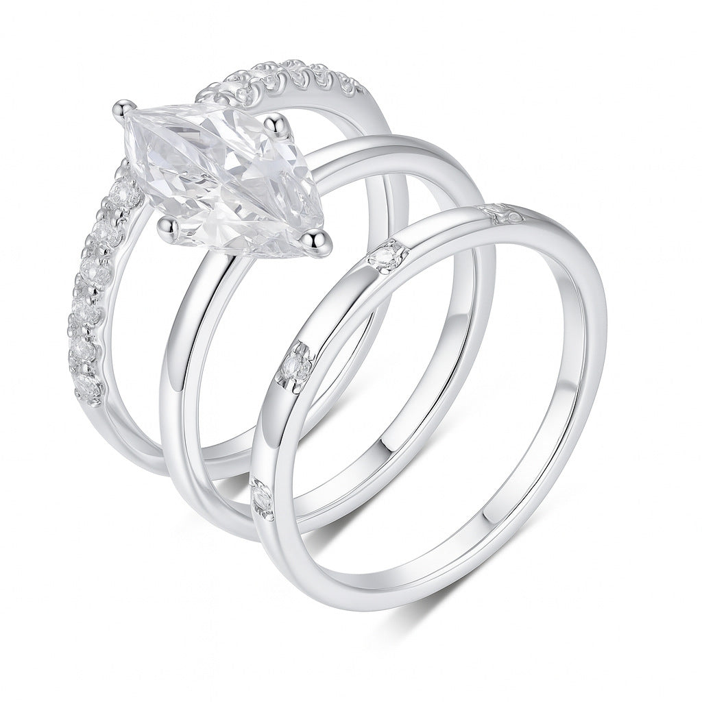 Bague trois pièces en argent S925 sertie de moissanite œil de cheval. Design luxueux avec incrustation intégrale. Bague très prisée. 