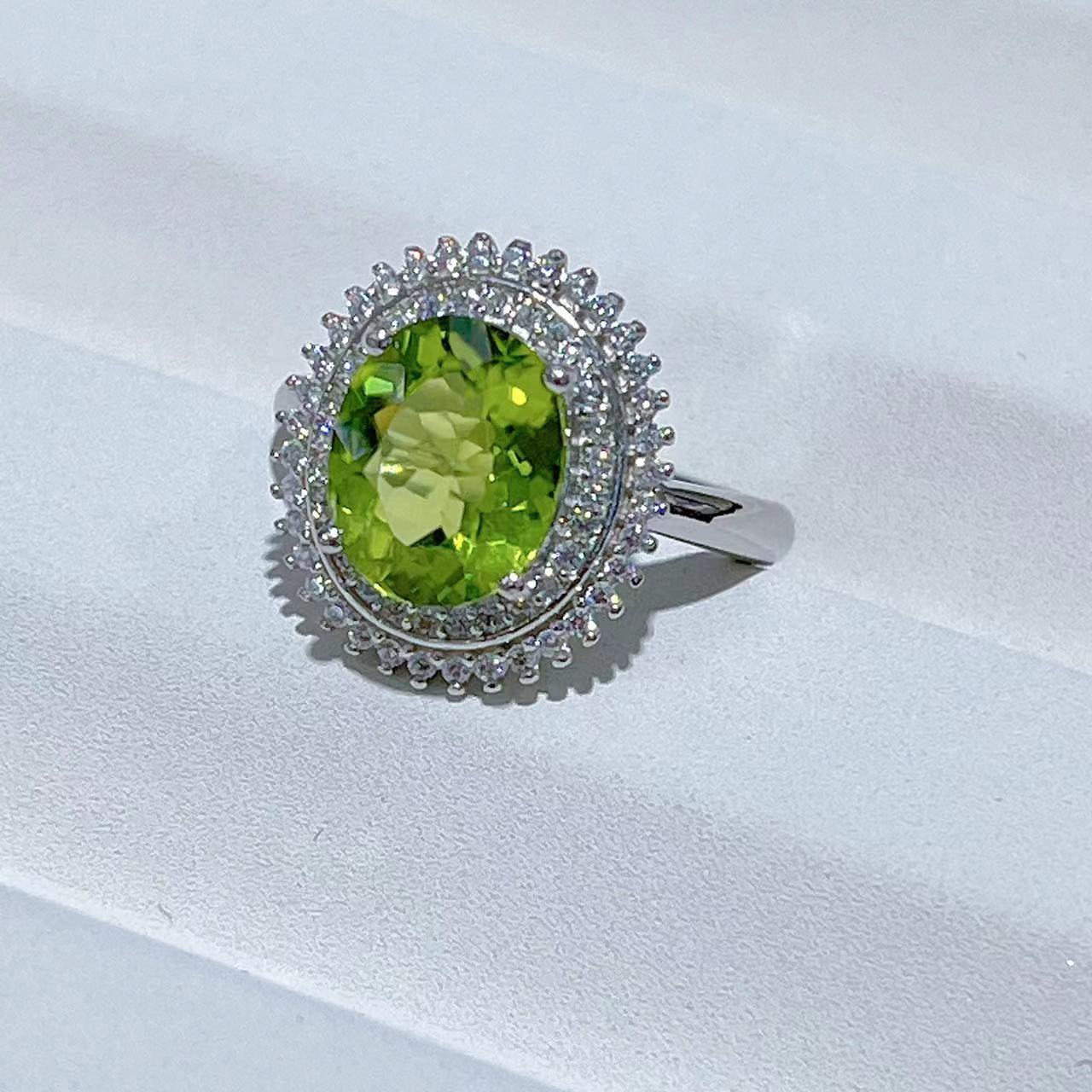 S925 Silver Platinum Plated Inlaid 8*10mm*1 Peridot Ring