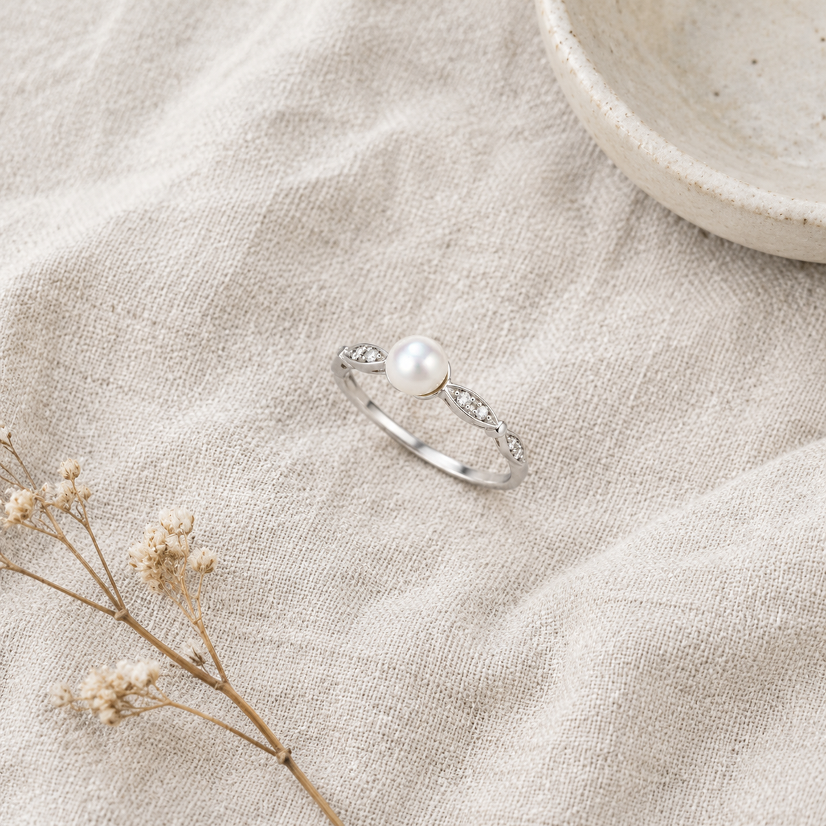 Loveden Freshwater Pearl Quiet Leaf Ring