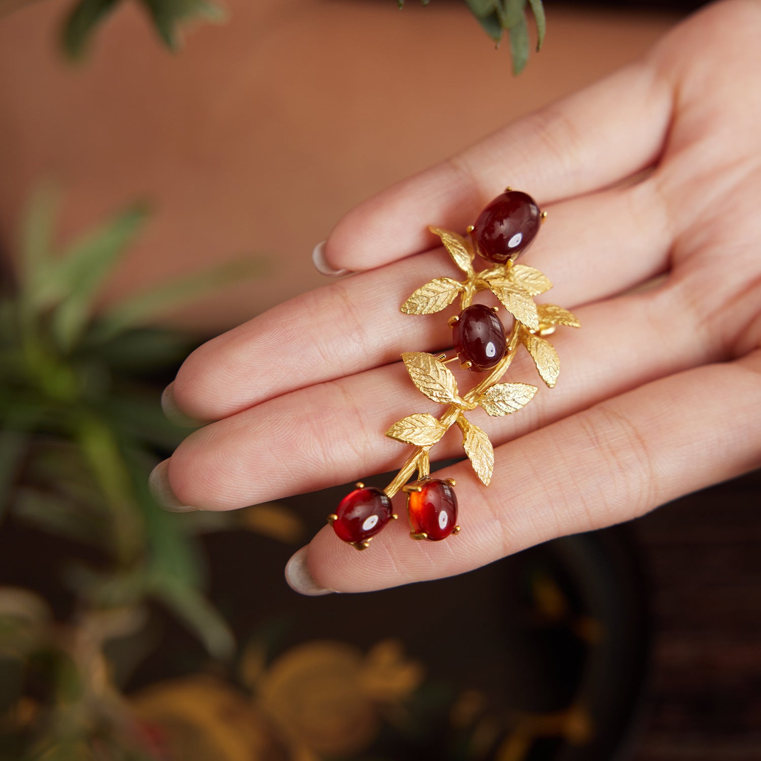 Natural Color Treasure Crystal 925 Silver Design Jewelry Grade Brooch