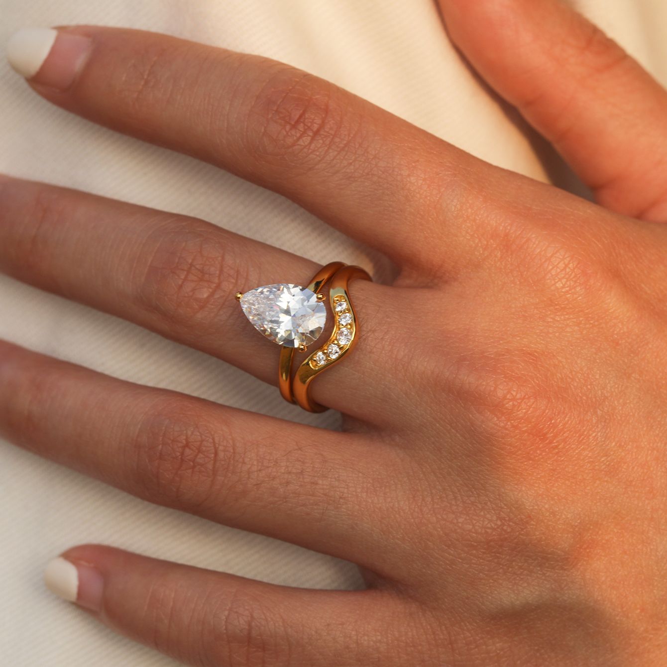 Ensemble deux pièces en argent S925, bague en moissanite avec pierre principale en forme de goutte d'eau, serti indépendant, en promotion. Vente en gros. 