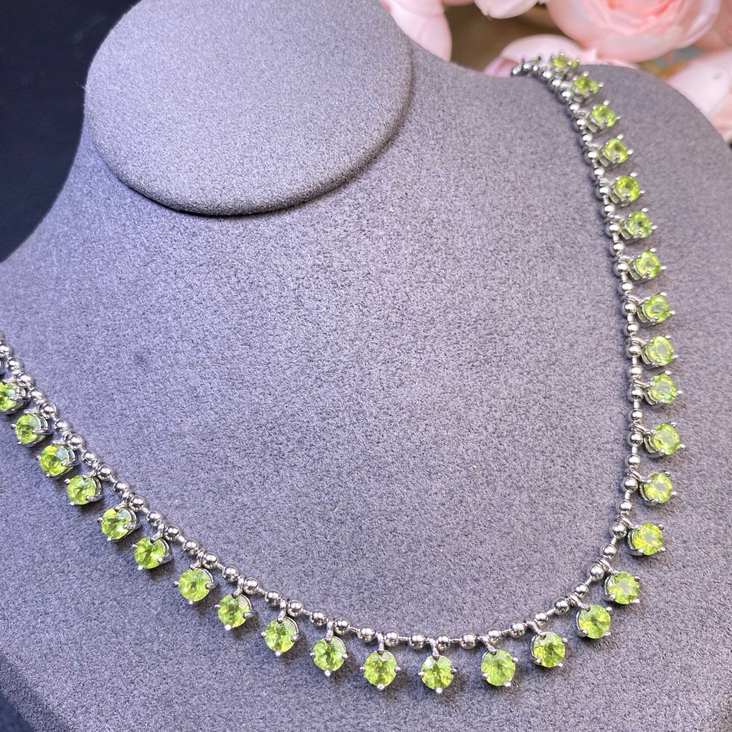 925 Silver Plated Platinum Main Stone Size 4*4mm Natural Olivine Necklace