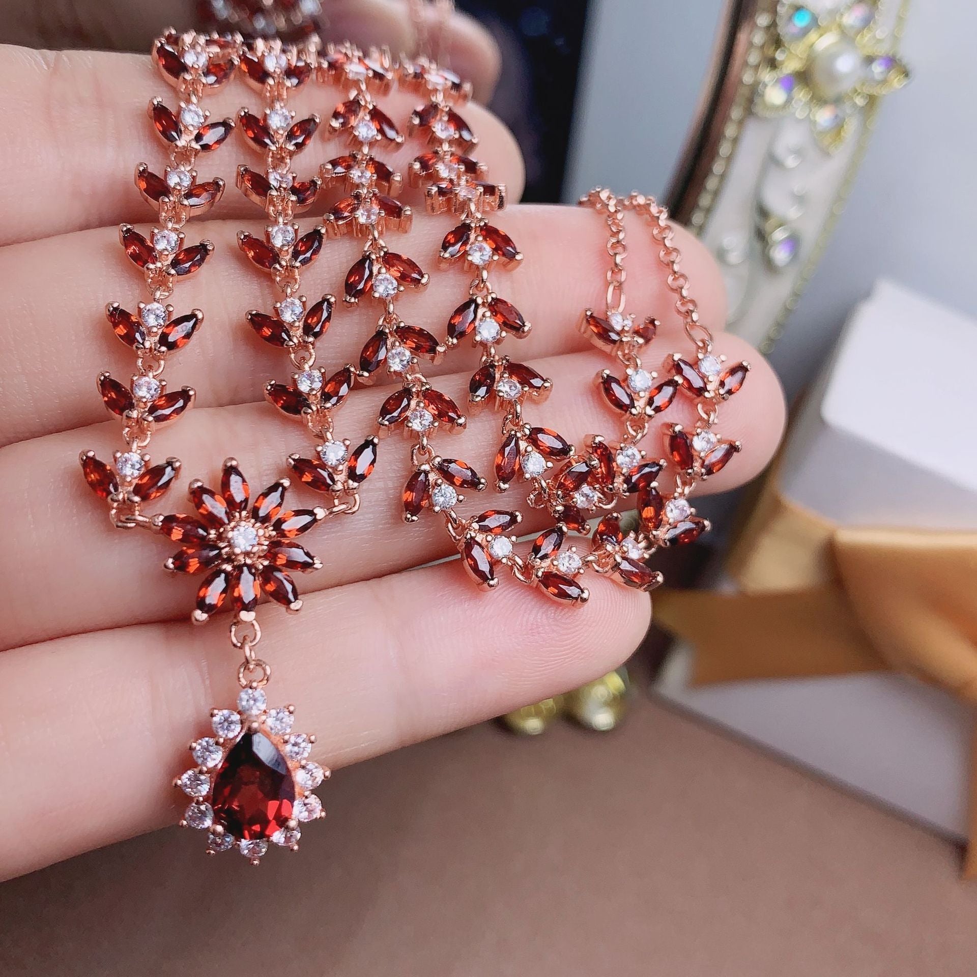 925 Silver Inlaid Natural Mozambique Garnet Pendant Engagement Valentine's Day Gift Palace Style Collarbone Chain
