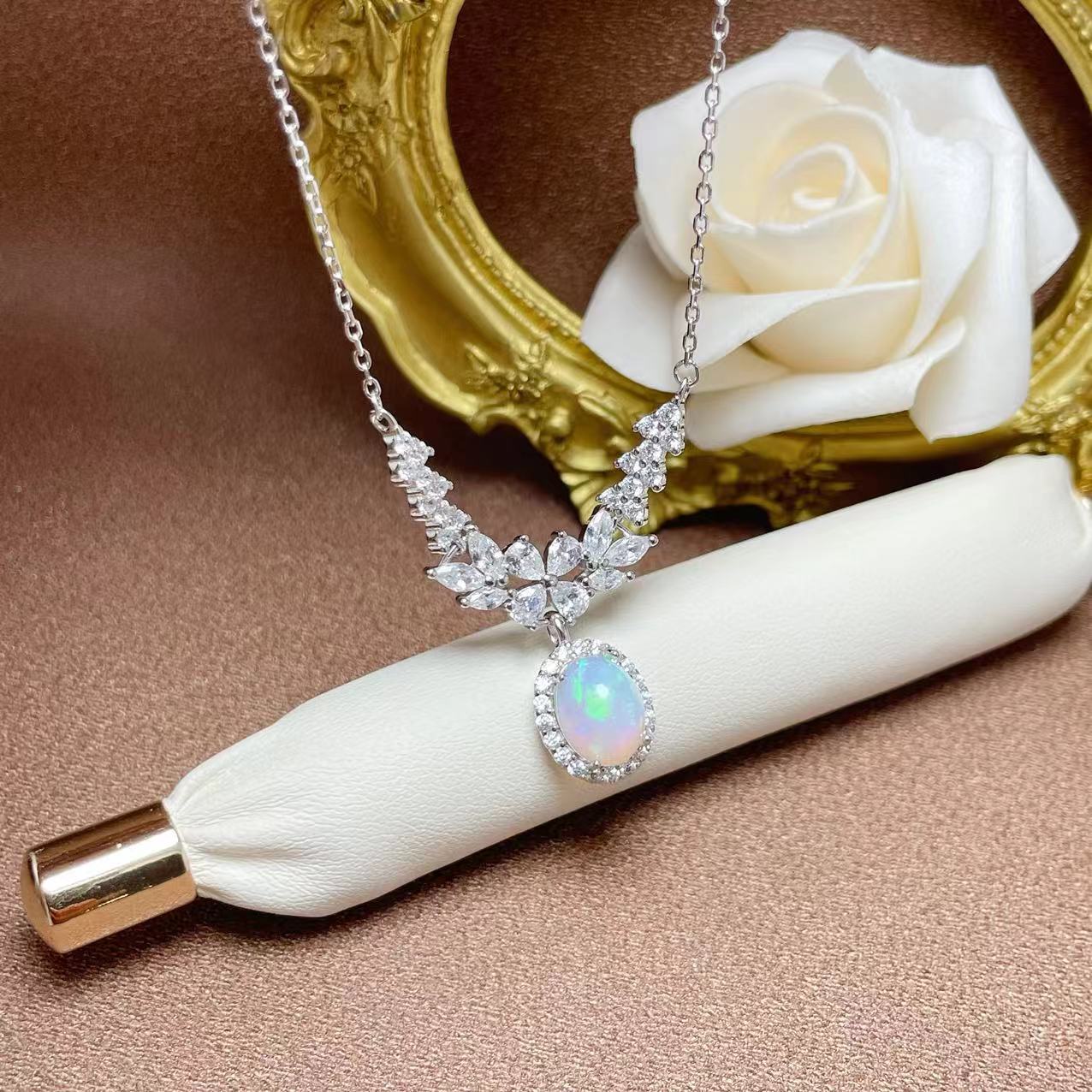 925 Silver Inlaid Natural Opal Women's Necklace Simple Versatile Diamond Clavicle Chain